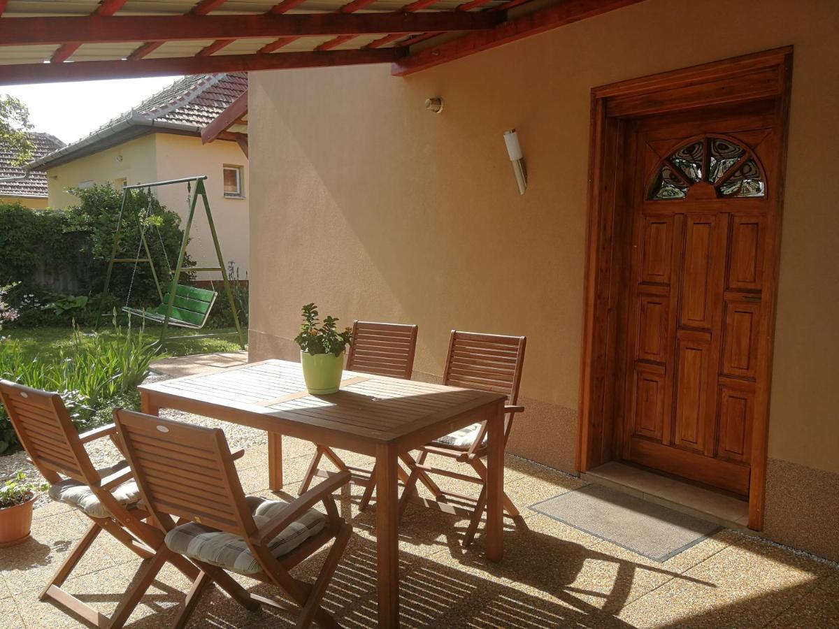 Apartament Agnes Vendeghaz Gyula Zewnętrze zdjęcie