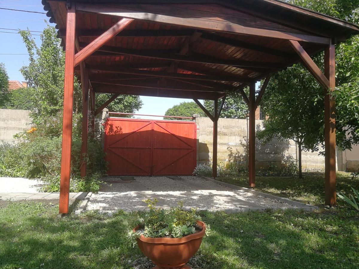 Apartament Agnes Vendeghaz Gyula Zewnętrze zdjęcie