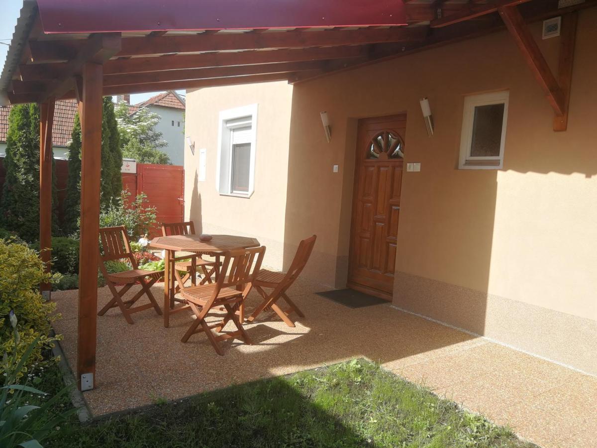 Apartament Agnes Vendeghaz Gyula Zewnętrze zdjęcie