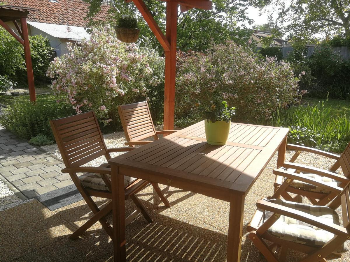 Apartament Agnes Vendeghaz Gyula Zewnętrze zdjęcie