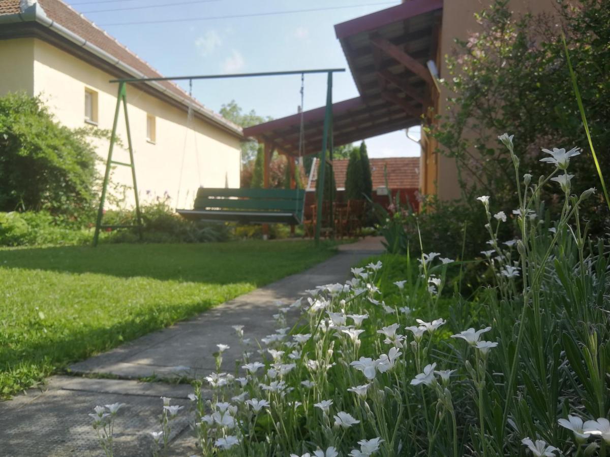 Apartament Agnes Vendeghaz Gyula Zewnętrze zdjęcie